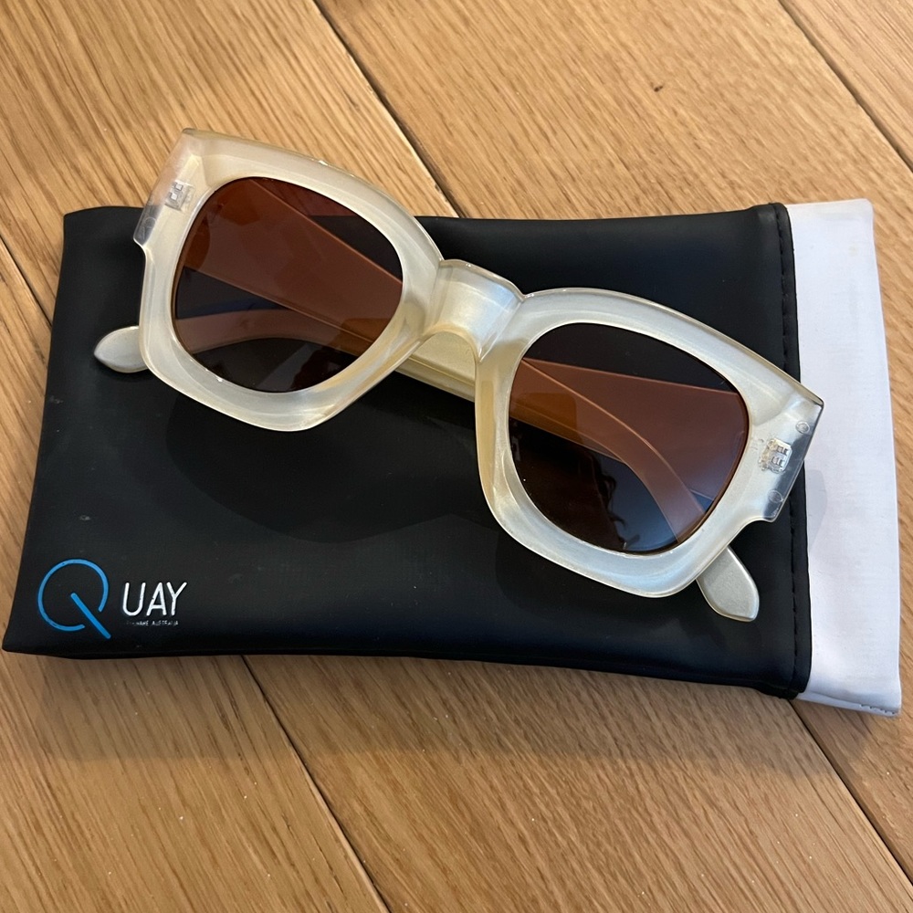Quay Australia sunglasses with case